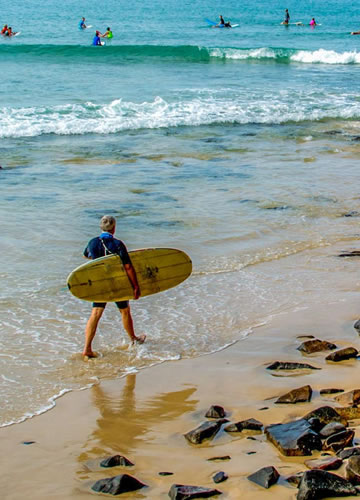 Noosa surfing