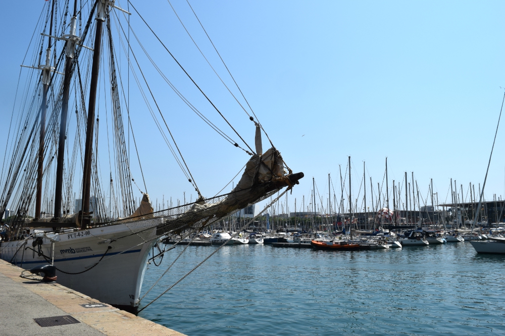 barcelona boats