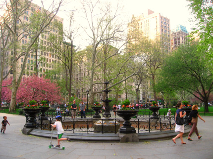 https://freefun.guide/wp-content/uploads/2020/05/madison-square-park-fountain.jpg