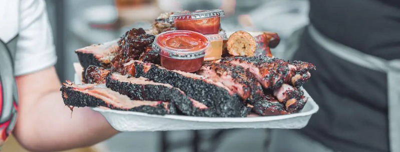 Texas BBQ: A Deliciously Detailed Guide to the State’s Finest Pitmasters