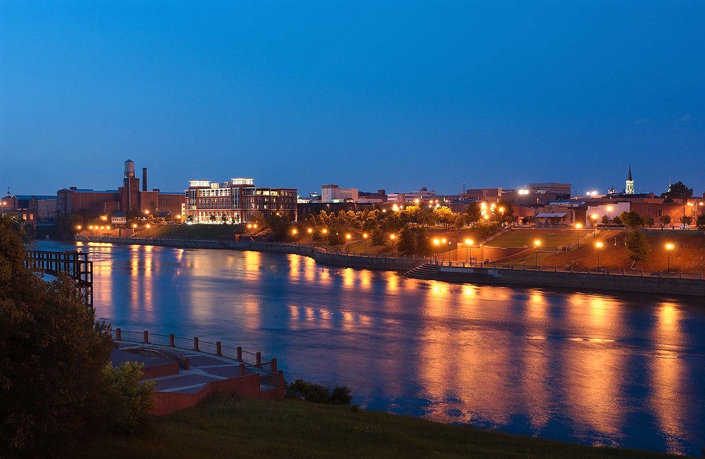 Columbus-GA-Georgia-riverwalk-at-night