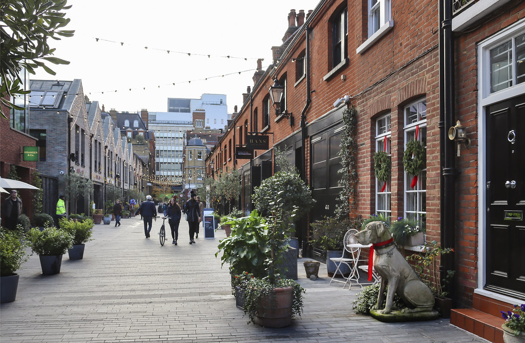 London Walk - Sloane Square to Kensington