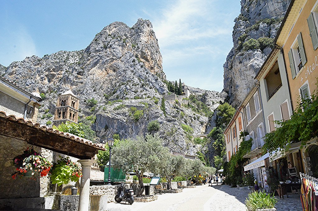 Moustiers Sainte Marie - Un Borgo della Provenza + 5)