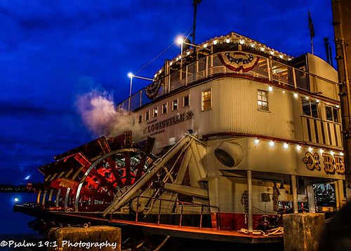 Belle of Louisville steaming up to take a cruise on the Ohio River