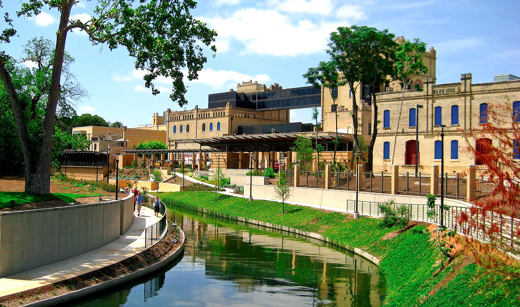 SA Riverwalk & San Antonio Museum of Art